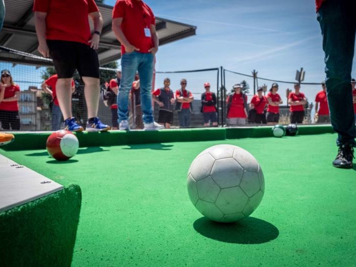 Au billard foot, les stratégies sont les mêmes qu'au billard classique. N'hésitez pas à utiliser la bande !