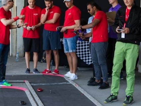 Jusqu'à 72 participants / heure pour le circuit voiture téléguidé grand format KAP SPEED