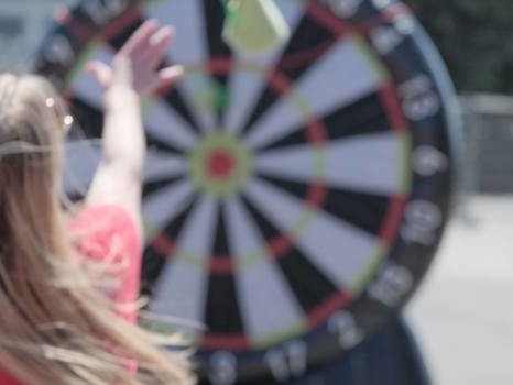 Jeu de fléchettes géant gonflable Darts XXL