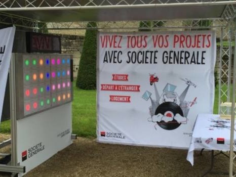 Branding personnalisé sur l'entourage du mur Digi-Sports