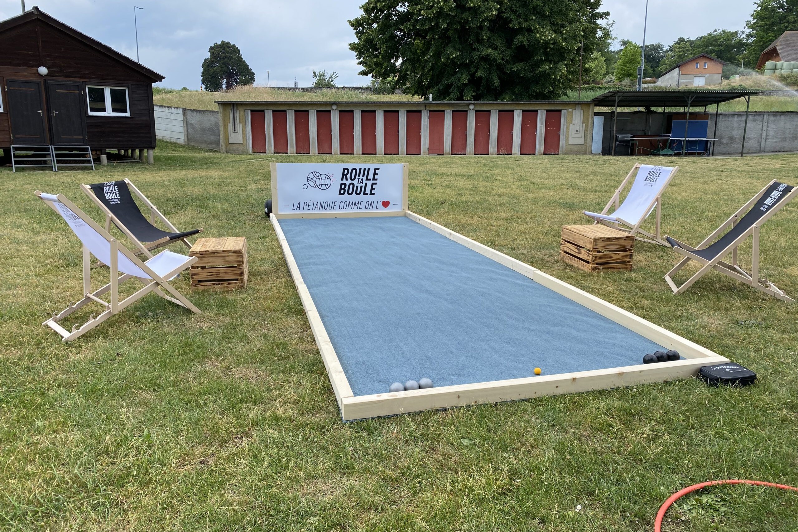 Roule ta boule pétanque mobile sur herbe