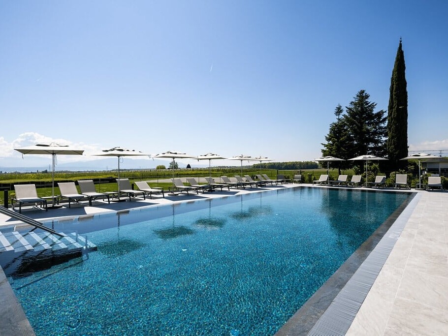 Everness hotel et resort piscine 2025