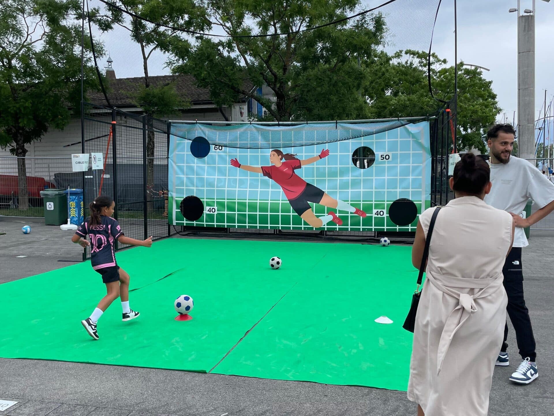 Cible foot football féminin avec public