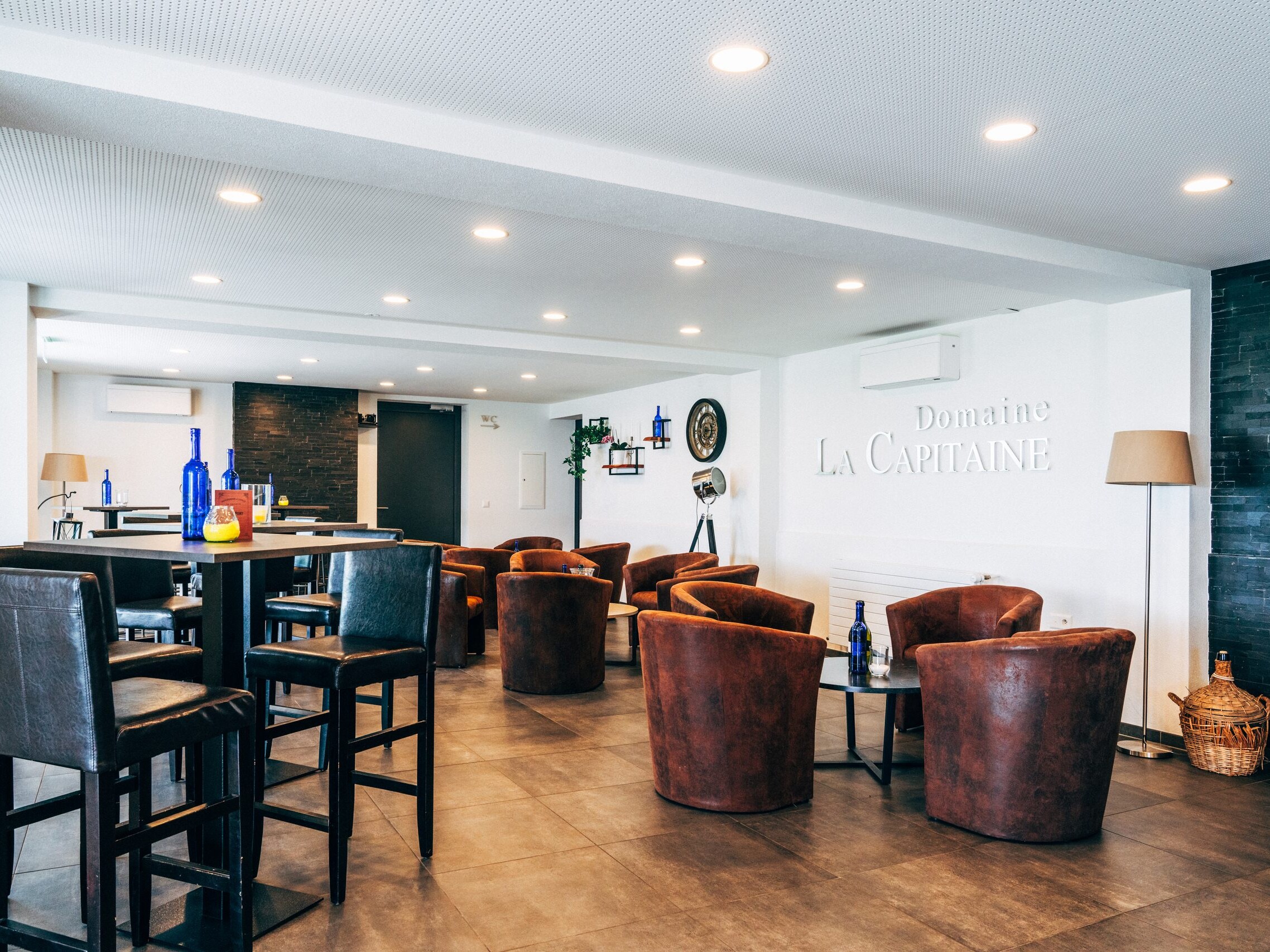 Domaine La Capitaine - salle lounge - Kapeeh